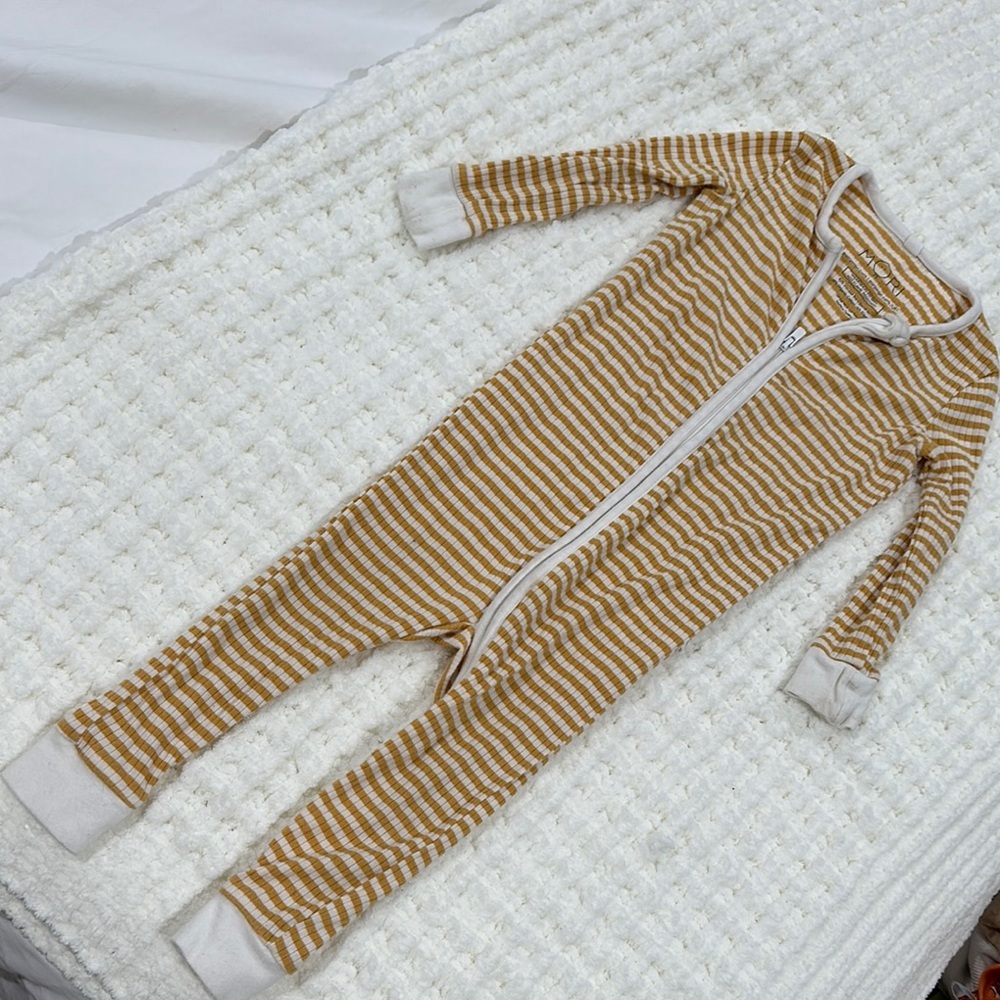 Morí mustard stripe ribbed snug clever zip pajama
